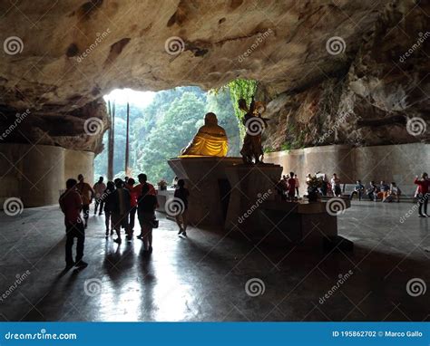  Kek Lok Tong Grotto, En Mystisk Höla Fylld Med Buddhistiska Skulpturer!