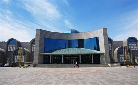  Xinjiang Uygur Autonous Region Museum: Unveiling Centuries of History and Cultural Splendor!